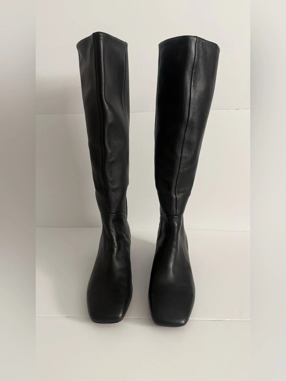 Vince Classic Black Knee-High Leather Boots size5.5